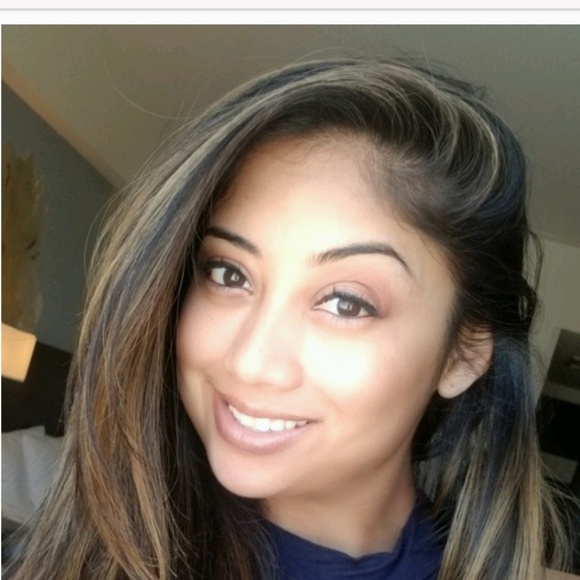 Meet your posher!! Confessions of a shopaholic - Picture 1 of 1